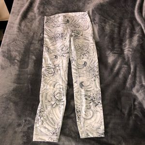 LuLu lemon leggings. EXCELLENT CONDITION